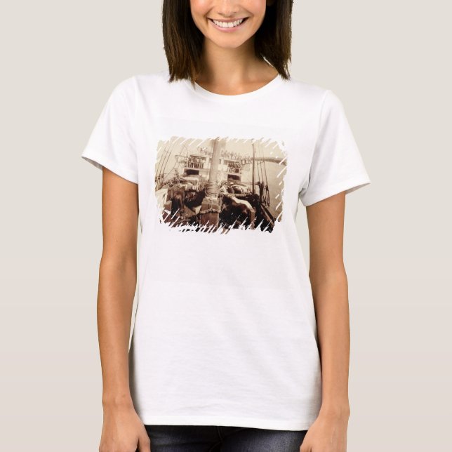 Shipping Cattle on the 'W.G. Hall', Hawaii, 1890-t Tee (Framsida)