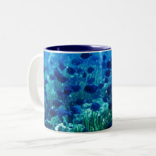 Shoal of Blue Discus Fish Två-Tonad Mugg