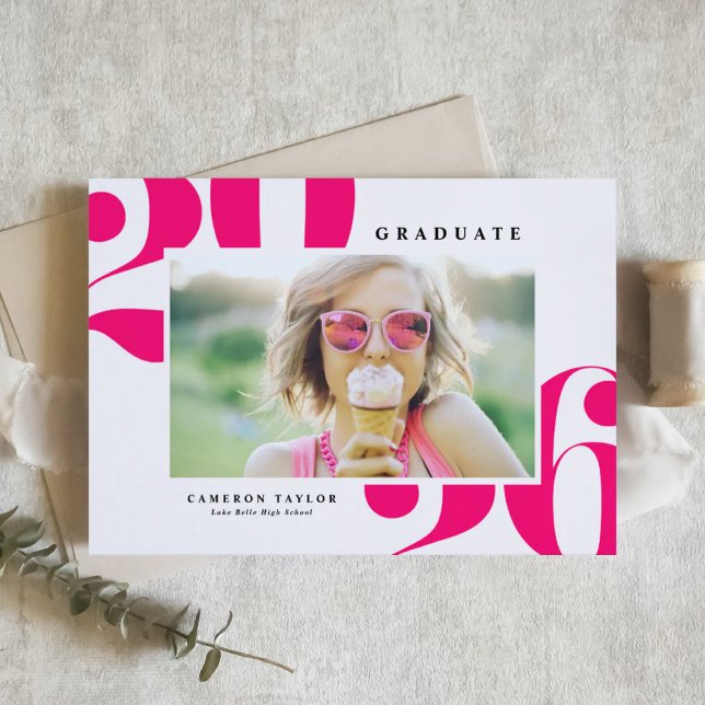 Shock rosa 2025 fetstilbild - foto Studenten Meddelande (Customizable burnt orange photo graduation announcement featuring retro bold typography. )