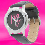 Shock rosa Black Modern Script Girls Monogram Namn Armbandsur<br><div class="desc">Tillbehör med elegans med vår Shock rosa Modern Script Girls Monogram Namn Watch! Den här snyggten har ett dynamiskt shock rosa ansikte, personlig med ditt namn i ett modernt chic-skript för ett unikt anpassningsbar. Perfekt för att lägga till ett popup-fönster med färg till valfri enhet kombinerar mode med funktioner. Vakten...</div>