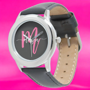 Shock rosa Black Modern Script Girls Monogram Namn Armbandsur
