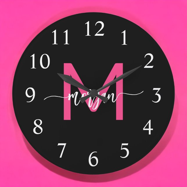 Shock rosa Black Modern Script Girly Monogram Namn Stor Klocka (Skapare uppladdad)