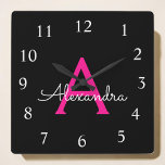 Shock rosa Black Script Girly Monogram Namn Fyrkantig Klocka<br><div class="desc">Shock rosa och Black Script Monogram Namn Clock. Det gör perfekten söt 16-årsjubileum,  bröllop,  möhippa,  årsdag,  babydusch eller bachelorette-fest för någon som glam lyxen och chic stilar i kärlek.</div>
