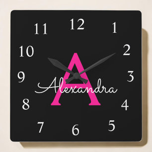 Shock rosa Black Script Girly Monogram Namn Fyrkantig Klocka