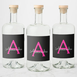 Shock rosa Black Script Girly Monogram Namn Spritflaskor Etikett