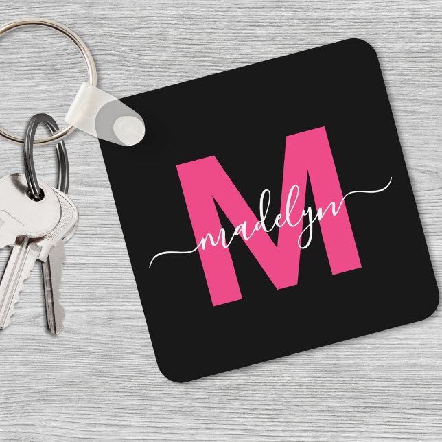 Shock rosa Black Script Namn Monogram Nyckelring (Hot Pink Black Script Name Monogram keychain)