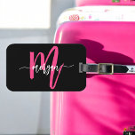 Shock rosa Black World Traveler Monogram Namn Bagagebricka<br><div class="desc">Resa i stil med vår Shock rosa World Traveler Monogram Namn Luggage Tag! Den här märkrn har en sjudande shock rosa och en världskarta bakgrund och är personlig med ditt namn och monogram i ett chic. Perfekt för att identifiera ditt bagage snabbt och enkelt. Det kombinerar mode med funktion. Den...</div>