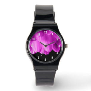 Shock rosa-blommor på svart armbandsur