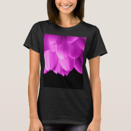 Shock rosa-blommor på svart t shirt