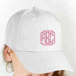 Shock rosa Embroiserat Hat Monogram på vita kapsyl Broderad Keps<br><div class="desc">Lägg till initialer i den här anpassningsbarna med monogrammad hatt-mallen. Många andra färg finns också tillgängliga.</div>