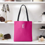 Shock rosa för monogramtypografi för anpassningsba tygkasse<br><div class="desc">En vacker tote-väska med en elegant snyggt med ditt namn och monogram med klassiska seriffer och en mer ornerad manustypografi i en balanserad symmetri. De tre inslag blandas ihop med en underbar harmoni och skapar din egen logotyp för personlig märkning. Här visas en populär shock rosa med monogram inslag i...</div>