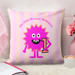 Shock rosa Little Monster Girl 1st Birthday Rand Kudde<br><div class="desc">"Vårt lilla monster är 1!" På framsidan, en lekfull bild av en roligt, söt, ädel shock rosa och korallmonster som håller nummer ett, tillkännager denna milstolpe för er speciella flicka. Shock rosa och korall rand är på rygg. Tänka av din lilla älskade när du slappnar av på det här moderna,...</div>