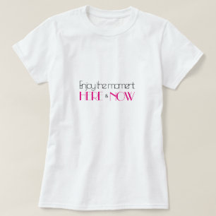 Shock rosa Modern offert NJUT HÄR OCH NU T Shirt