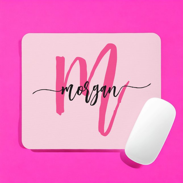 Shock rosa Modern Script Girly Monogram Namn Musmatta (Skapare uppladdad)