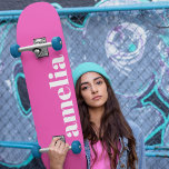 Shock rosa Monogram Mini Skateboard Bräda 18,5 Cm<br><div class="desc">Skateboard för coola som innehåller ditt monogram namn eller initialer i ett populärt och trendig fet vitt teckensnitt på en ljus shock rosa. Du kan justera storleka för teckensnittet i verktyg för kortare eller längre namn.</div>