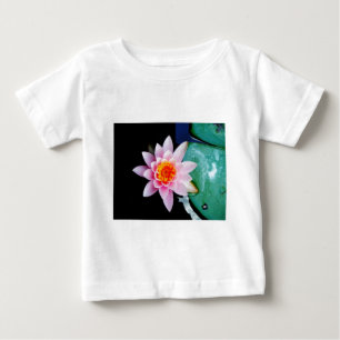 Shock rosa och orange Lotus vatten lily-blomma T Shirt