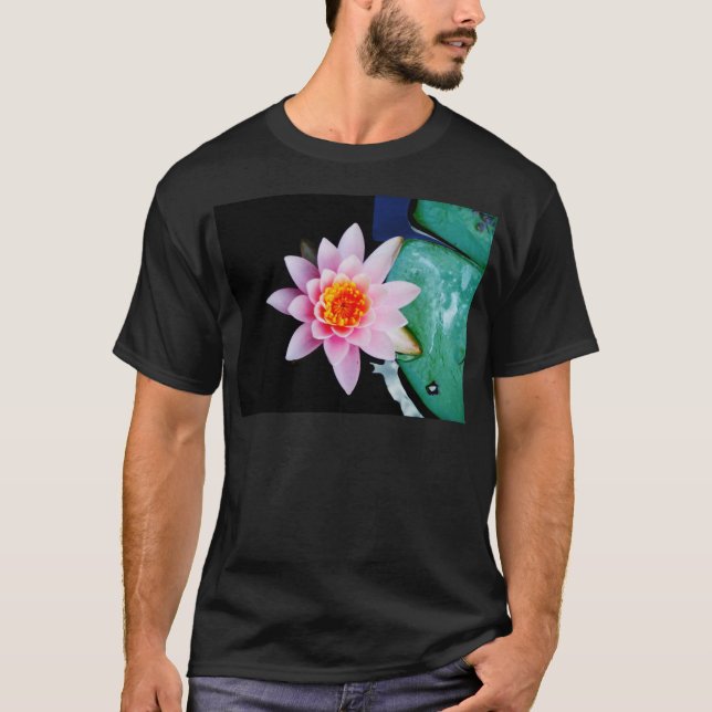 Shock rosa och orange Lotus vatten lily-blomma Tee Shirt (Framsida)