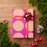 Shock rosa Orange Polka dots Mönster Presentpapper<br><div class="desc">Designad med orange prickar mönster i fast rosa bakgrund. Du kan byta till valfri bakgrund färg som du vill. Underbar för födelsedagar,  helgdagar eller firande eller händelser!</div>