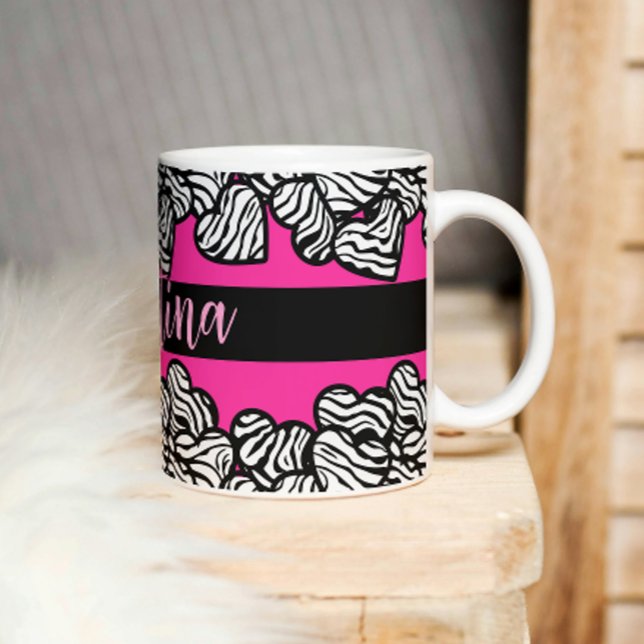 Shock rosa svartvitt zebra mönstrad hjärtat namn kaffemugg (Skapare uppladdad)
