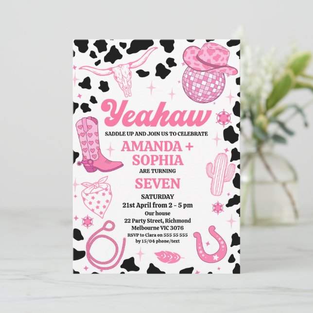 Shock rosa Twin Cowgirl Rodeo Western Disco Birthd Inbjudningar (Stående Fram)