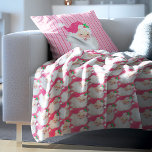 shock rosa vintage Santa winking retro christmas Fleecefilt<br><div class="desc">mysigt dekorationsfilt för helgdag av anpassningsbar,  försedd med en unik vintage och en snygg reflexbild av jultomten,  vinkning och med en vacker färgad för rosa av ljus magenta,  som är skriven i ett sömlöst mönster-format. och som bibehåller en monokromatisk färg-pall för</div>