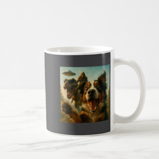 Shocked Australian Shepherd Dog T-rex Bigfoot Ufo  Kaffemugg (Höger)