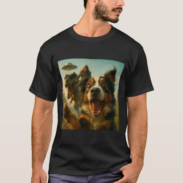 Shocked Australian Shepherd Dog T-rex Bigfoot Ufo  T Shirt (Framsida)