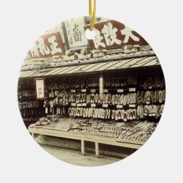 Shoe shoppar i Kyoto, c.1890 (detfärgade fotoet) Julgransprydnad Keramik (Framsidan)