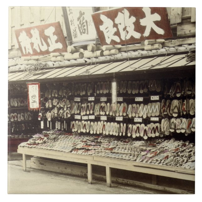 Shoe shoppar i Kyoto, c.1890 (detfärgade fotoet) Kakelplatta (Framsidan)