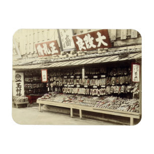 Shoe shoppar i Kyoto, c.1890 (detfärgade fotoet) Magnet