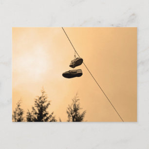 Shoe tossing vykort