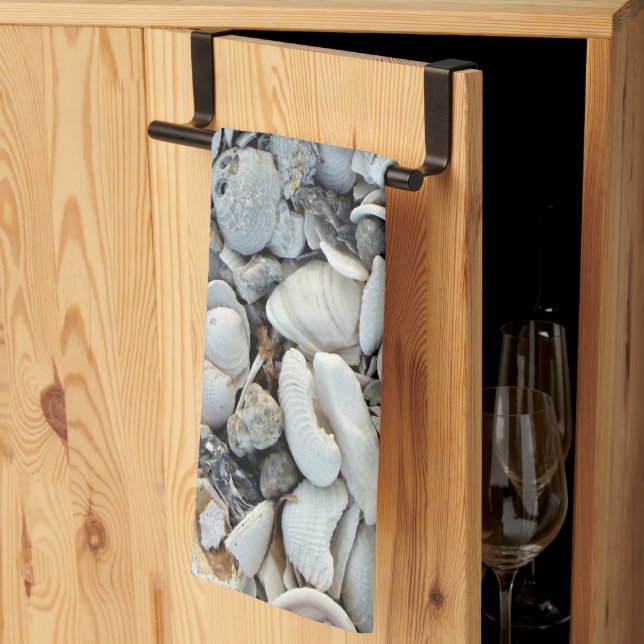 Shoreline Shells Coastal Texture Kökshandduk (Thirds Fold)