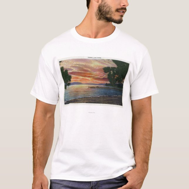 Shorelinesolnedgången beskådar med pir tee shirt (Framsida)