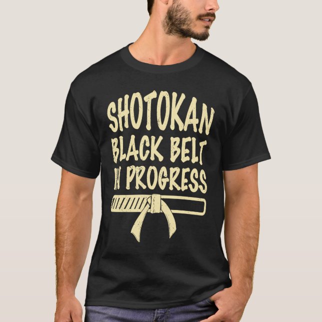 Shotokan Black bälte i citat T Shirt (Framsida)