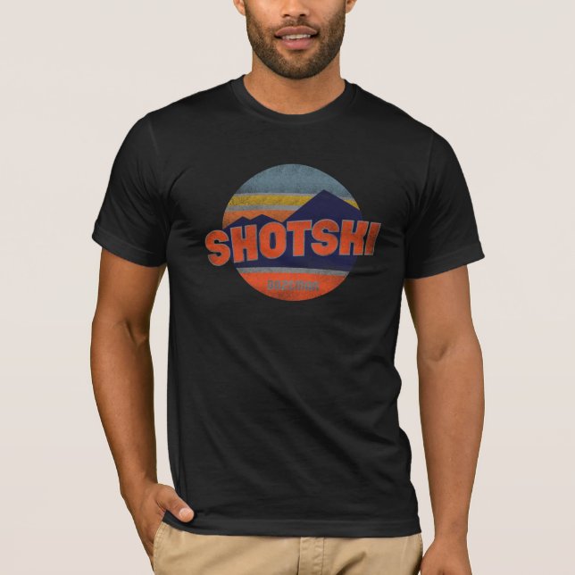 "Shotski Bozeman" Coola Retro Drinking T Shirt (Framsida)
