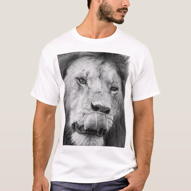 Show Your Strength with Our Lion Print Shirt T (Framsida)
