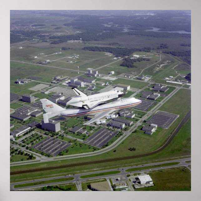 Shuttle Challenger vid lastbäraren Poster (Framsidan)