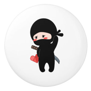 Shy Blushing Ninja Holding Origami Pappert hjärta Knopp