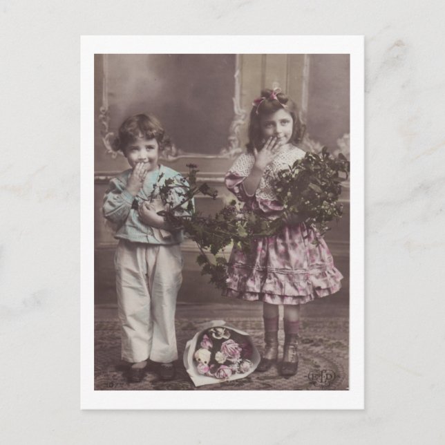 Shy Children with Flowers Antique Postcard Vykort (Framsida)