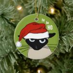 Siamese Cat Funny Santa Kattunge Anpassningsbar ju Julgransprydnad Keramik<br><div class="desc">Ho Ho. Lustigt siamesisk katt med en julhatt. En roligt julprydnad som ger en perfekt helgdag till kattunge älskare. Anpassa baksidan med din egen text. Besök Jenns Doodle World om du vill ha mer vismisk kattlover och coola med denna humoristiska Julafton-kattens tecknad.</div>