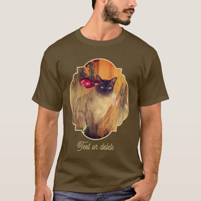 Siamese Cat Posing With Flowers Personalized T Shirt (Framsida)