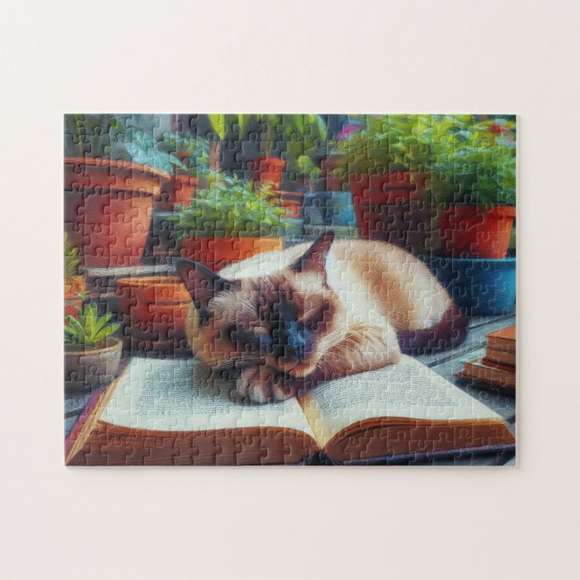 Siamese Cat Sleeping on a Bok Garden Painting Pussel (Horisontell)