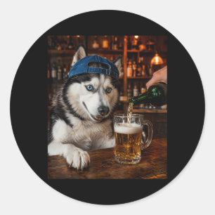 Siberisk Husky Dricker Öl Roligt Hund Meme Runt Klistermärke