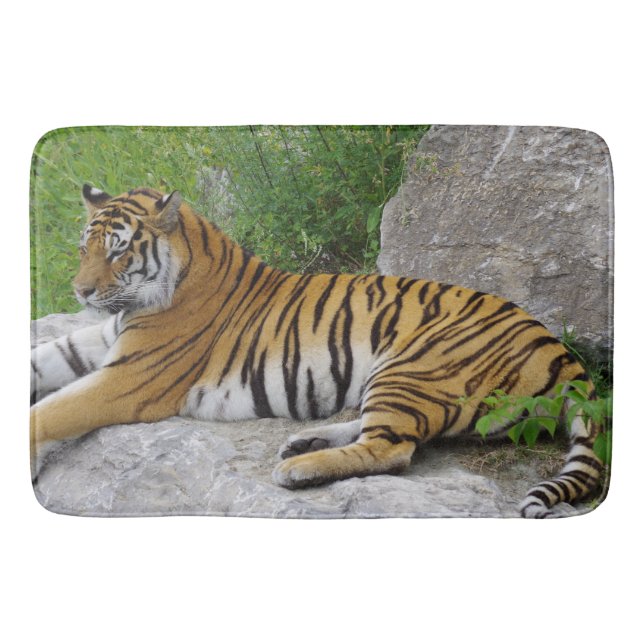 Sibirisk tiger som vilar på en sten badrumsmatta (Framsidan)