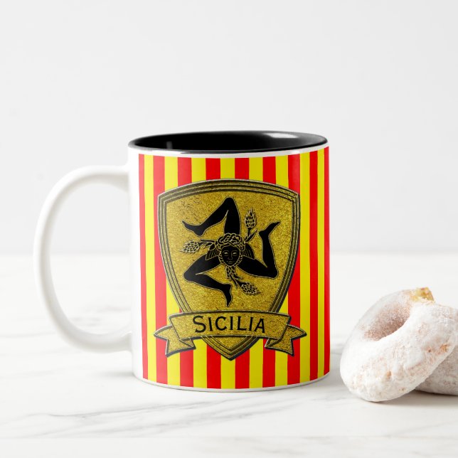 Sicilian Trinacria svart & guld Två-Tonad Mugg (Med munk)
