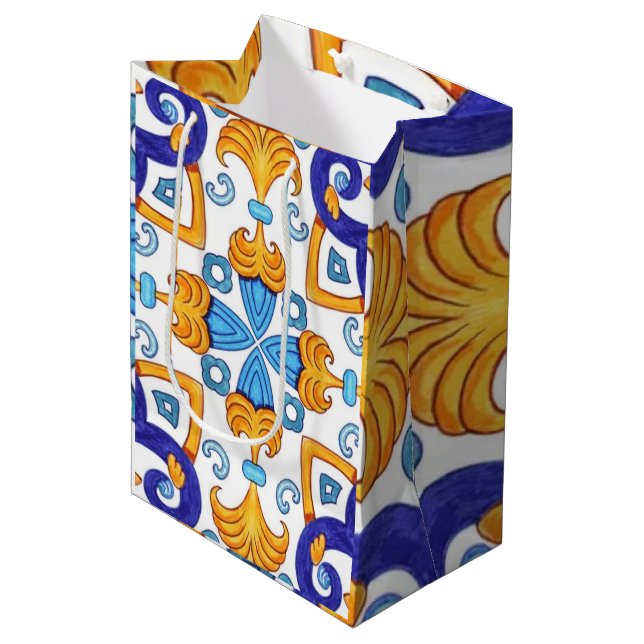 Sicilian Vibrant Majolica Scrollwork Mediterranean (Framsidan Vinklad)