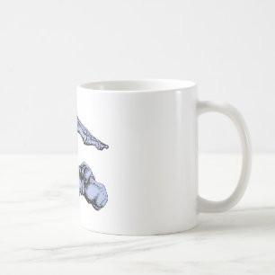 Sidan beskådar av ben av den djupblå foten - kaffemugg