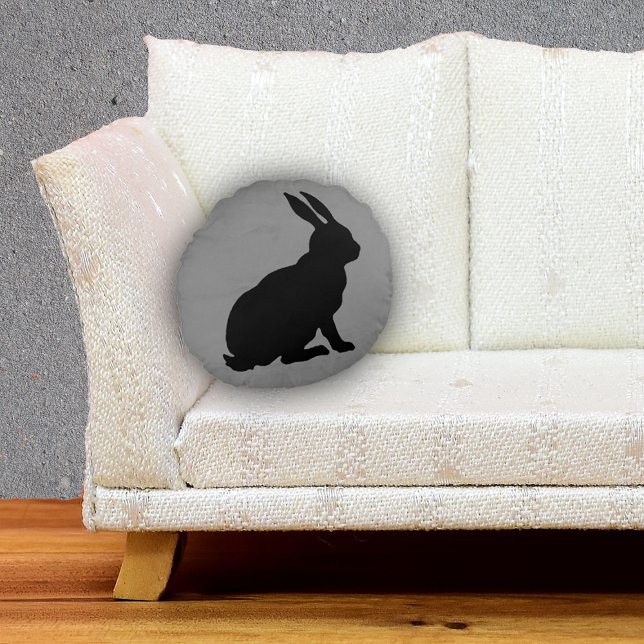 Sidoprofil Sitta svart kanin Marcular Grått Rund Kudde (black silhouette bunny rabbit sitting on mottled grey round throw decorative pillow.)