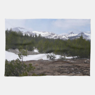 Sierra Nevada-bergen och snö vid Yosemite Kökshandduk