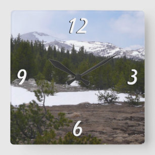 Sierra Nevadabergen och Snö vid Yosemite Fyrkantig Klocka